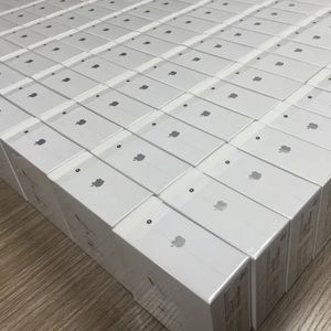 Meet your Posher, Plugo